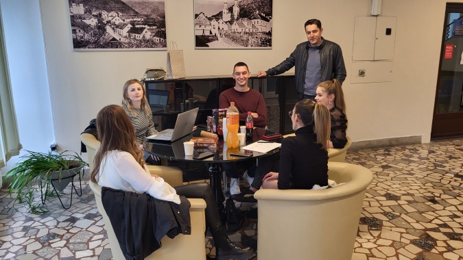Uzmi pare